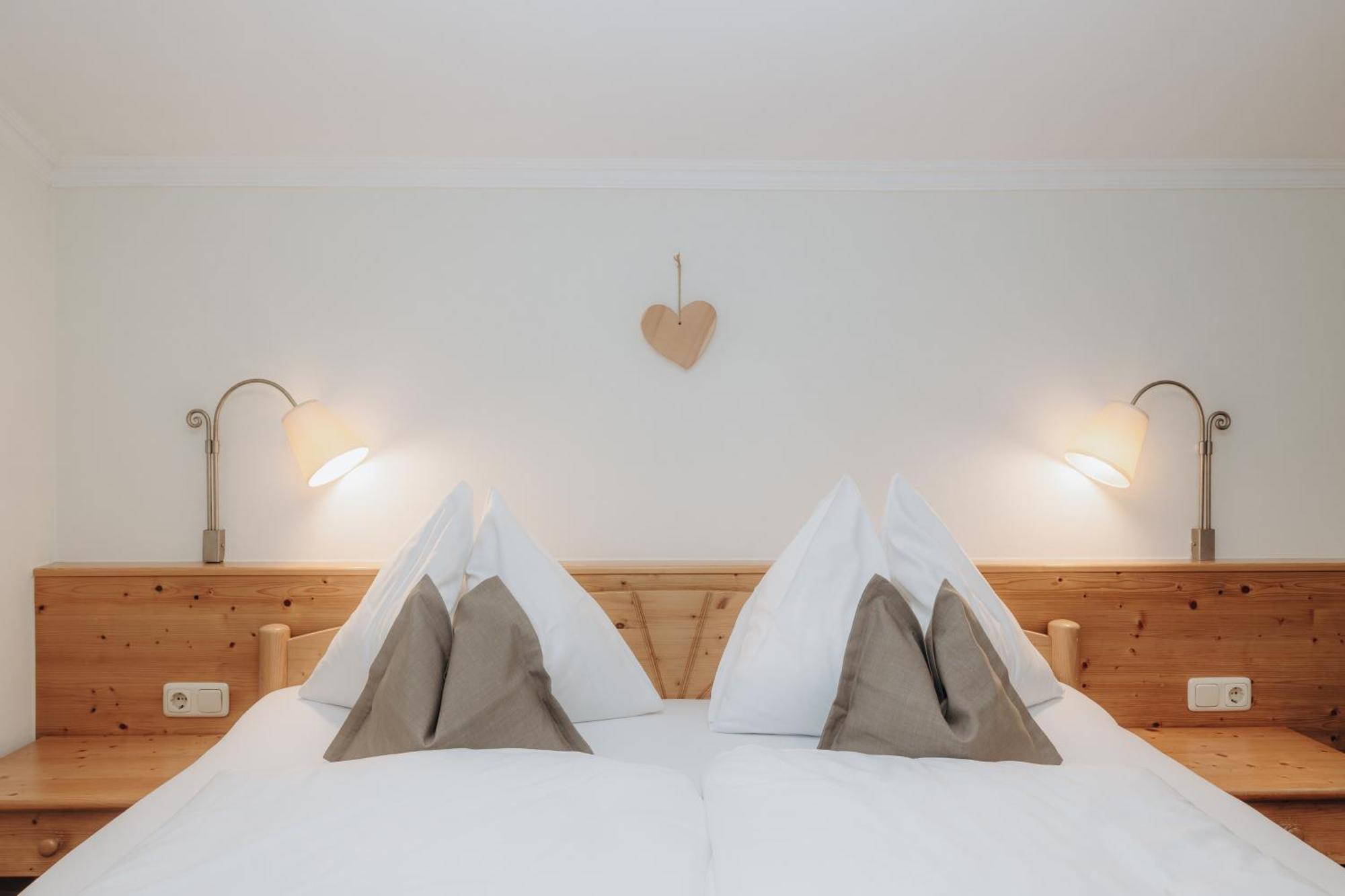 Hotel Krone غروسارل المظهر الخارجي الصورة